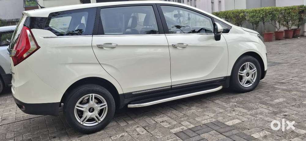 Mahindra Marazzo M6, 2018, Diesel