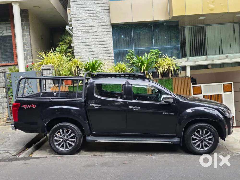 2022 Isuzu V-cross 2wd At Z  37,750 Km  Auto Diesel  Insurance 2026