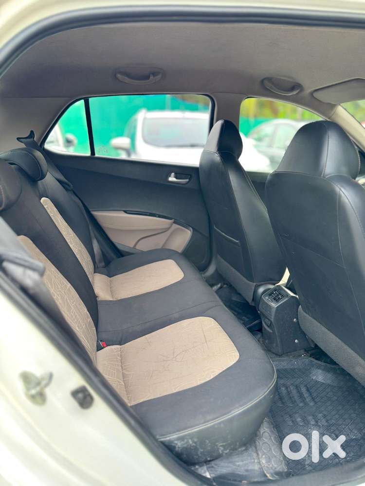 Hyundai Grand I10 At Sportz, 2015, Petrol