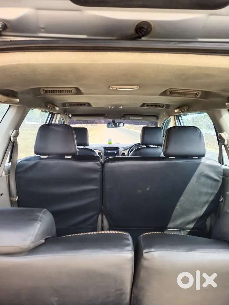 Toyota Innova Hycross 2010 Diesel 180000 Km Driven