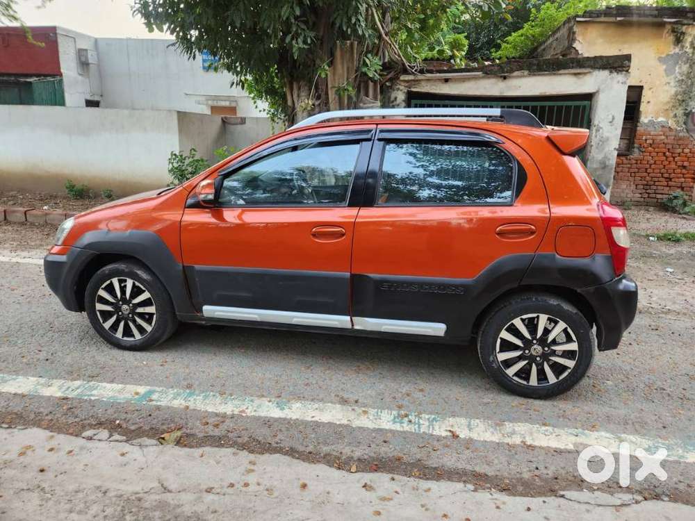 Toyota Etios Cross 1.2l G, 2016, Petrol