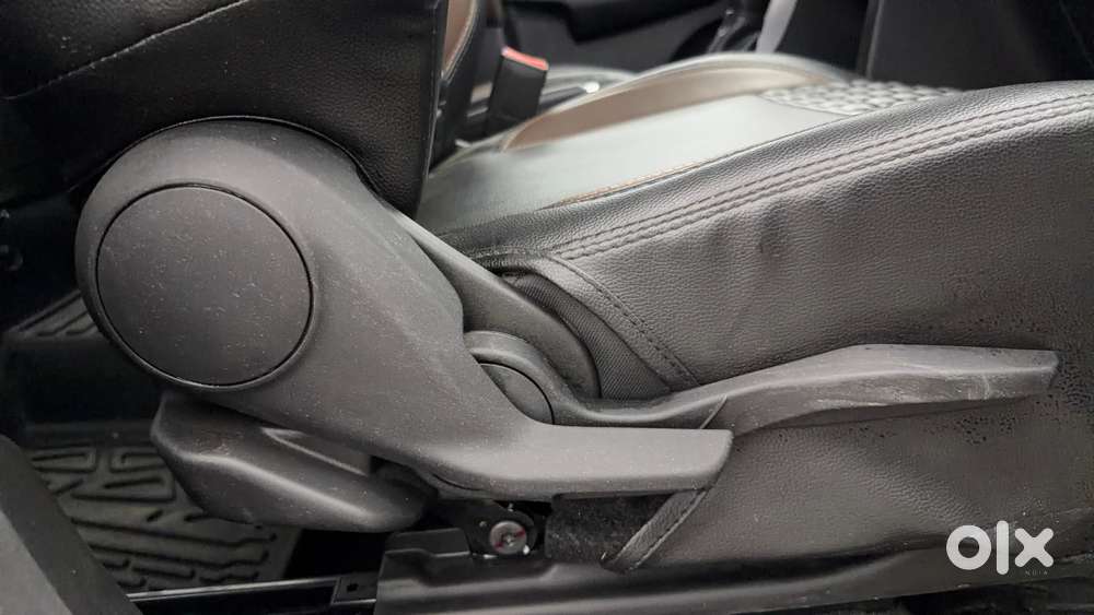 Maruti Suzuki Brezza 1.5 Zxi At Smart Hybrid, 2023, Petrol