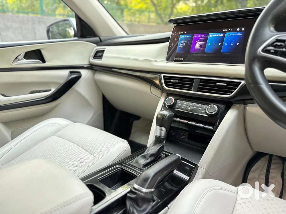 Mahindra Xuv700 2.0 Ax 3 Petrol At 5 Str, 2022, Petrol