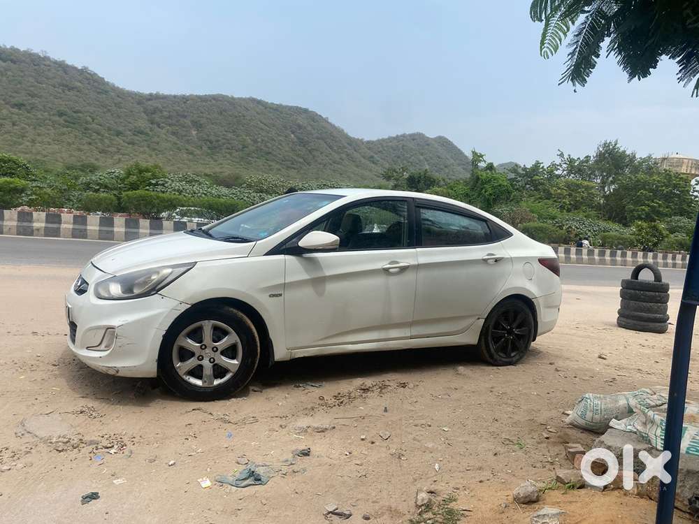 Hyundai Fluidic Verna 2012
