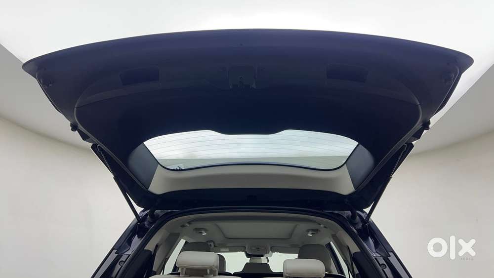 Mahindra Xuv700 2.2 Ax 7 Diesel At Luxury Pack Str, 2021, Diesel