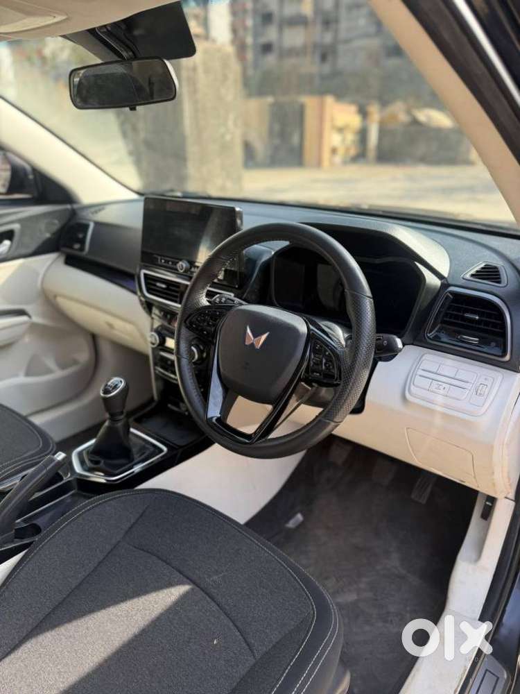 Mahindra Xuv 3xo Ax5 Pm Mt, 2024, Petrol