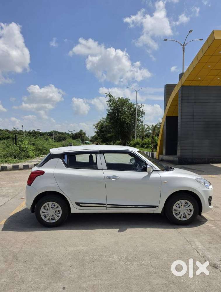 Maruti Suzuki Swift Vxi + Manual, 2022, Petrol