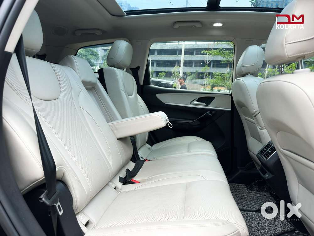 Mahindra Xuv700 2.0 Ax 7 Petrol At Luxury Pack Str, 2025, Petrol