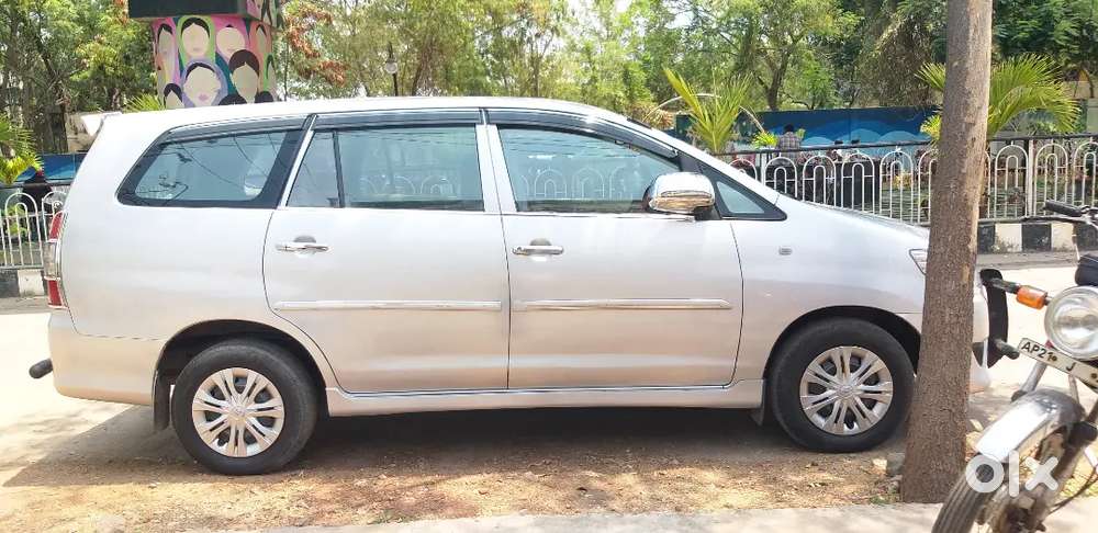 Toyota Innova 2012 Diesel 260000 Km Driven