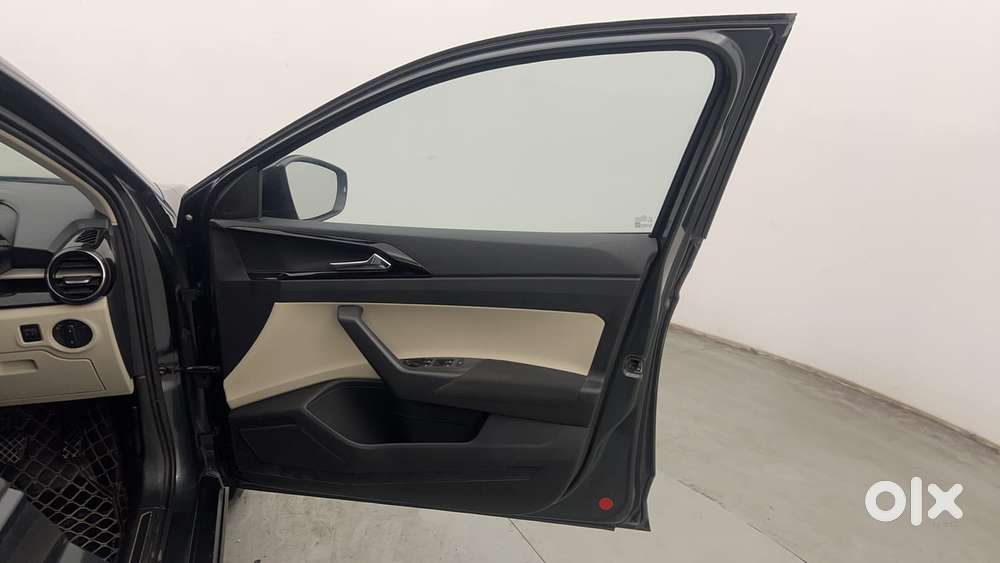 Skoda Slavia Ambition 1.0l Tsi At, 2022, Petrol