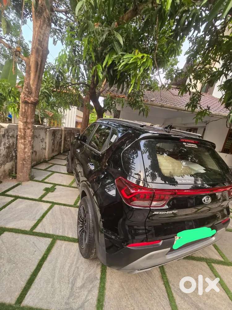 Alloy Wheels 
Sunroof 
Ceramic Coating 
Showroom Service