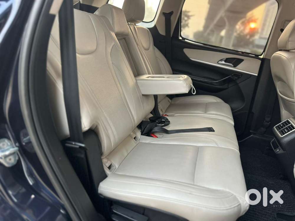Mahindra Xuv700 2.0 Ax 7 Petrol At Str, 2022, Petrol