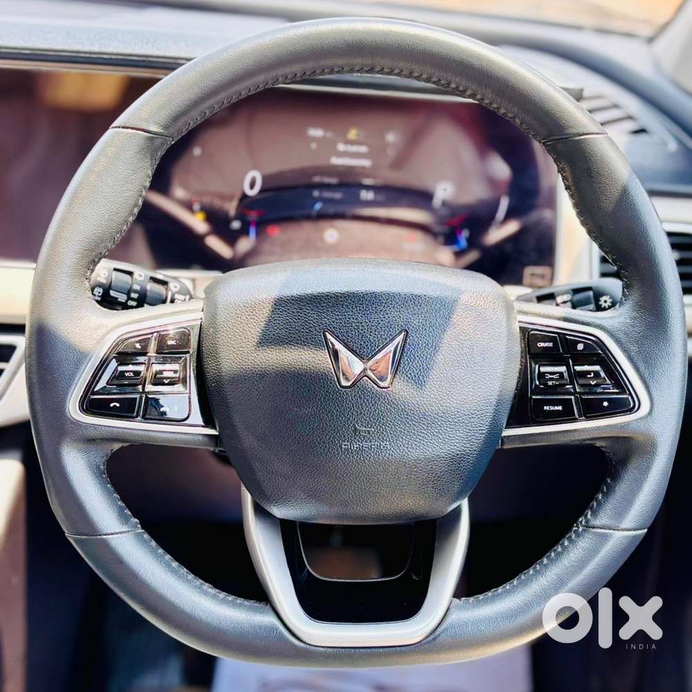 Mahindra Xuv700 2023 Petrol Automatic Well Maintained