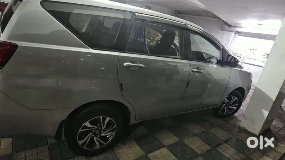 Toyota Innova Crysta 2022 2.4 G Mt 8 Str Delhi Registered