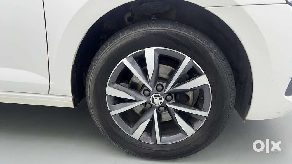 Skoda Slavia Style 1.0l Tsi At, 2023, Petrol