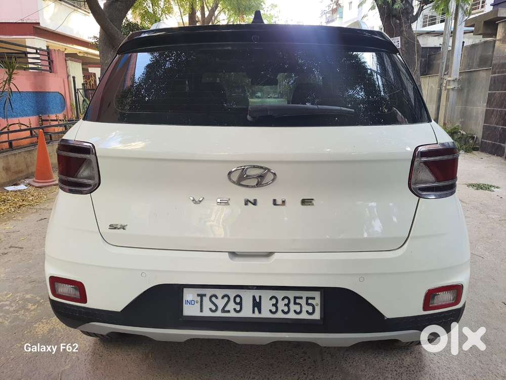 Hyundai Venue Sx (o) Mt 1.5 Diesel Dual Tone, 2021, Diesel