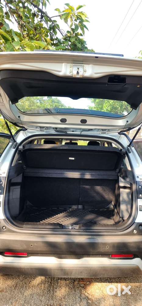2023 Brezza Zxi+ At Dual Tone | 1 Owner | Sunroof | Negotiable