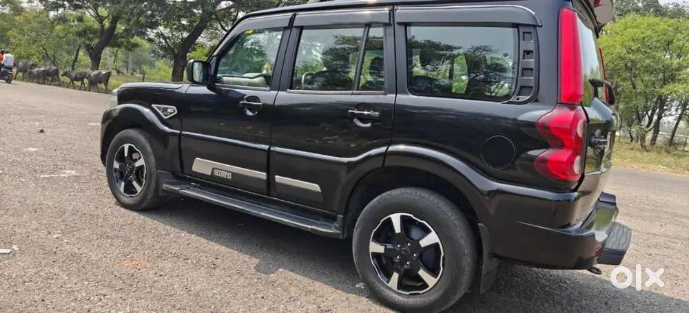 Mahindra Scorpio S11