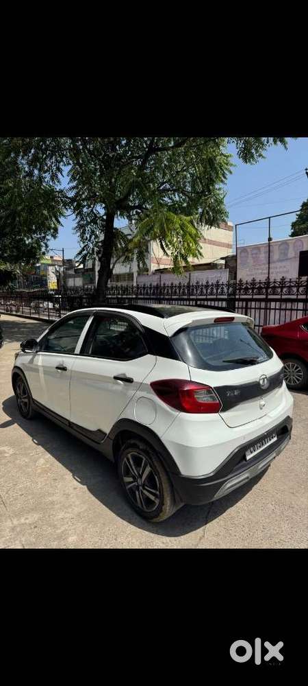 Tata Tiago 1.2 Revotron Xza, 2023, Petrol
