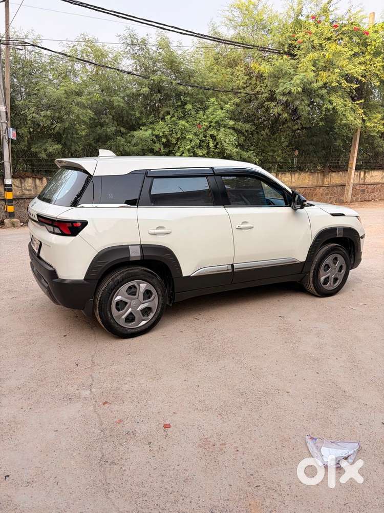 Maruti Suzuki Brezza 1.5 Lxi Smart Hybrid, 2024, Petrol