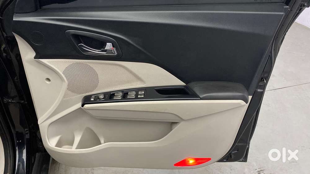 Mahindra Xuv300 W8 Amt Diesel, 2020, Diesel