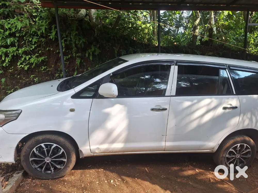 Toyota Innova 2012