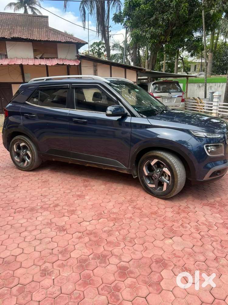 Sunroof, Cornering Lights , 24km/l In Highway.