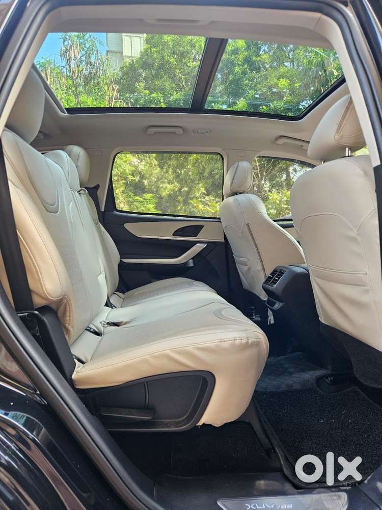 Mahindra Xuv700 Ax 5 Petrol Mt 7 Str (e), 2024, Petrol