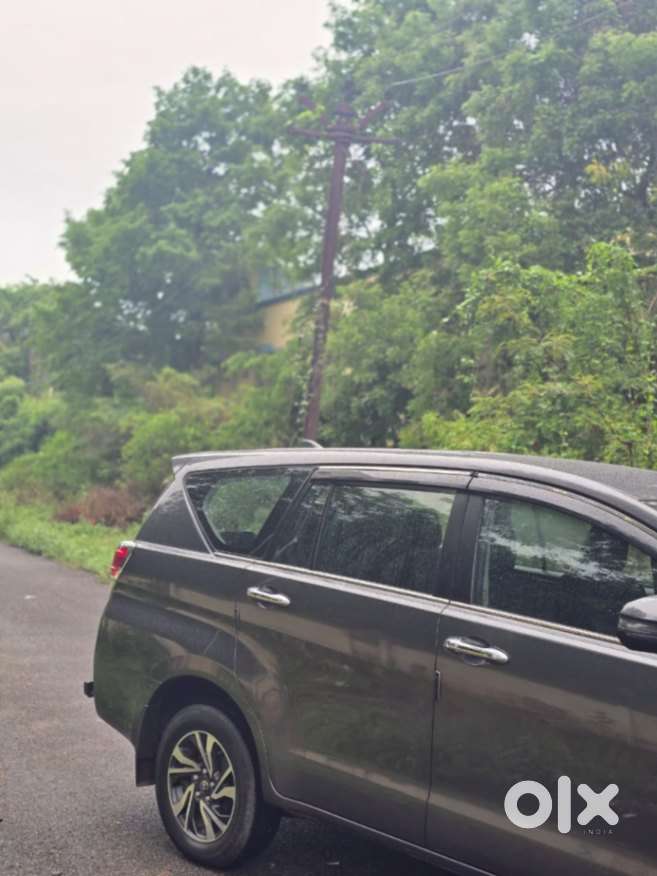 Toyota Innova Crysta 2.7 V, 2023, Petrol