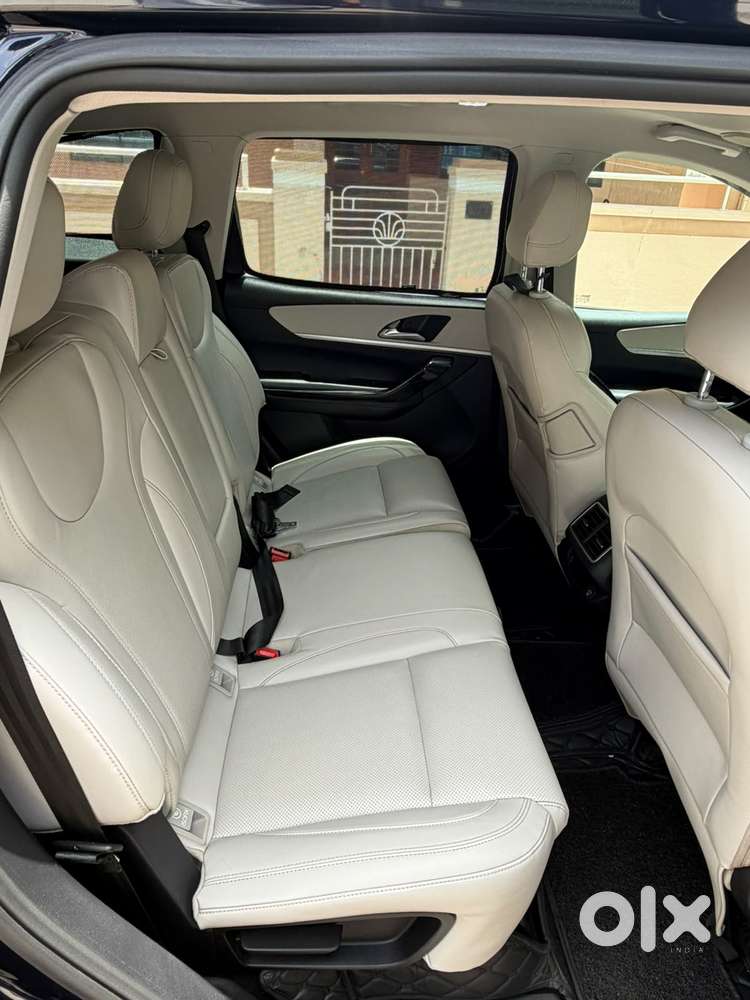 Mahindra Xuv700 2.2 Ax 7 Diesel At Luxury Pack Str Awd, 2022, Diesel