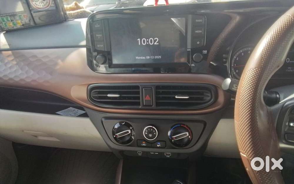 (taxi ) Hyundai Aura (sx Cng) Top Vairiant