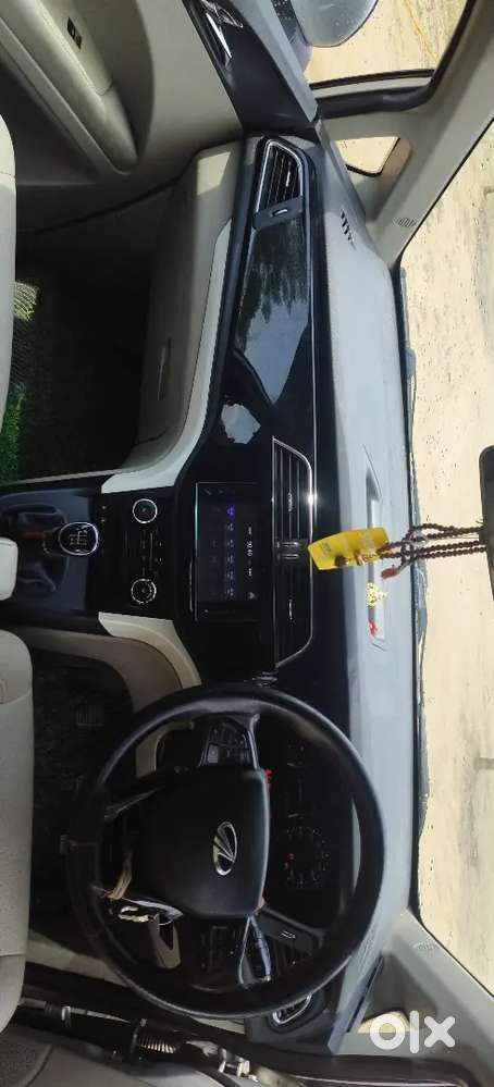 Mahindra Marazzo M8 2018 Variant