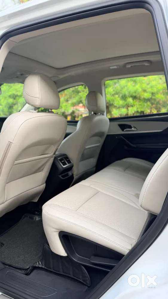 Mahindra Xuv700 2.0 Ax 7 Petrol At Luxury Pack Str, 2024, Petrol