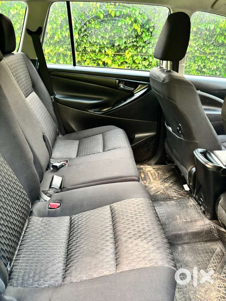 Toyota Innova Crysta 2.4gx Mt 8 Str - 2016 | First Owner