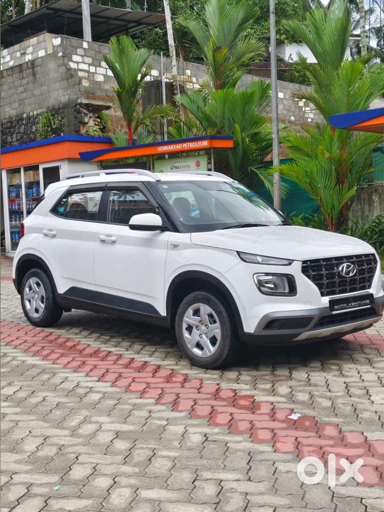 Hyundai Venue S Turbo, 2020, Petrol