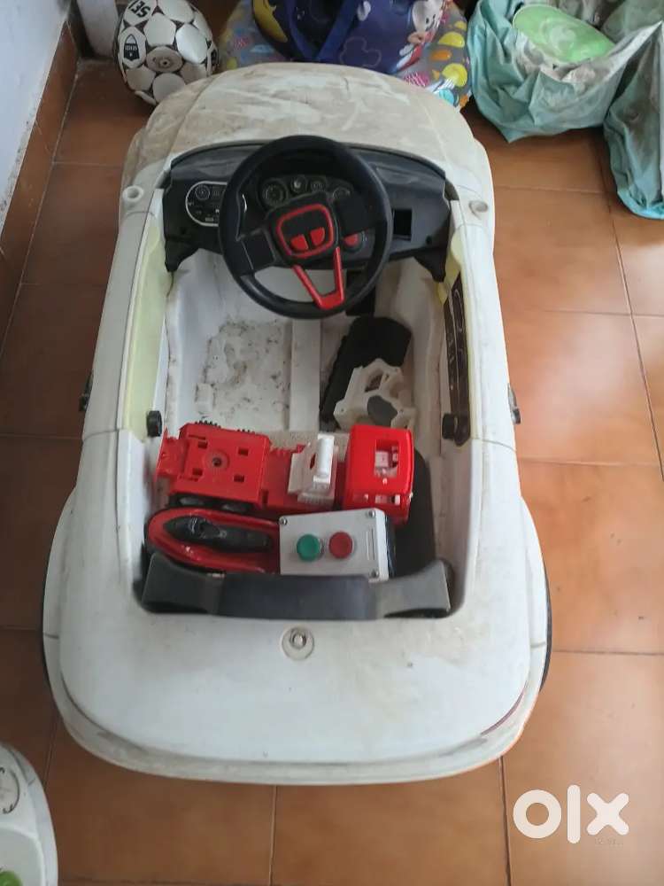 Kids Electric Ride-On Audi Car (Motor Functional - Needs Battery) - Photo 3