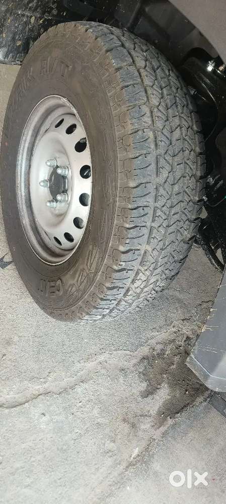 16 Inc New Tyre Available Only 950km Drived ...good Tyres..70000 Rs