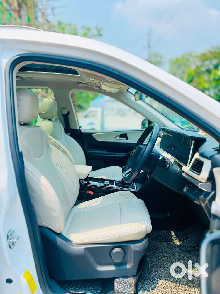 Mahindra Xuv700 2.2 Ax 7 Diesel Mt Luxury Pack Str, 2024, Diesel