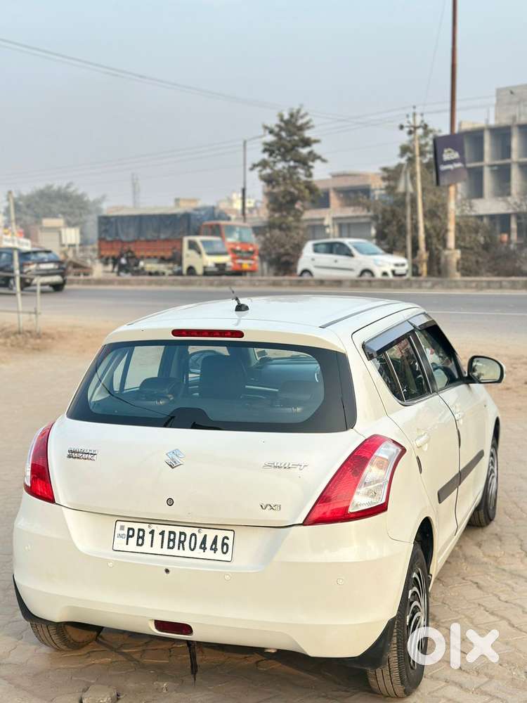 Maruti Suzuki Swift Vxi + Manual, 2015, Petrol