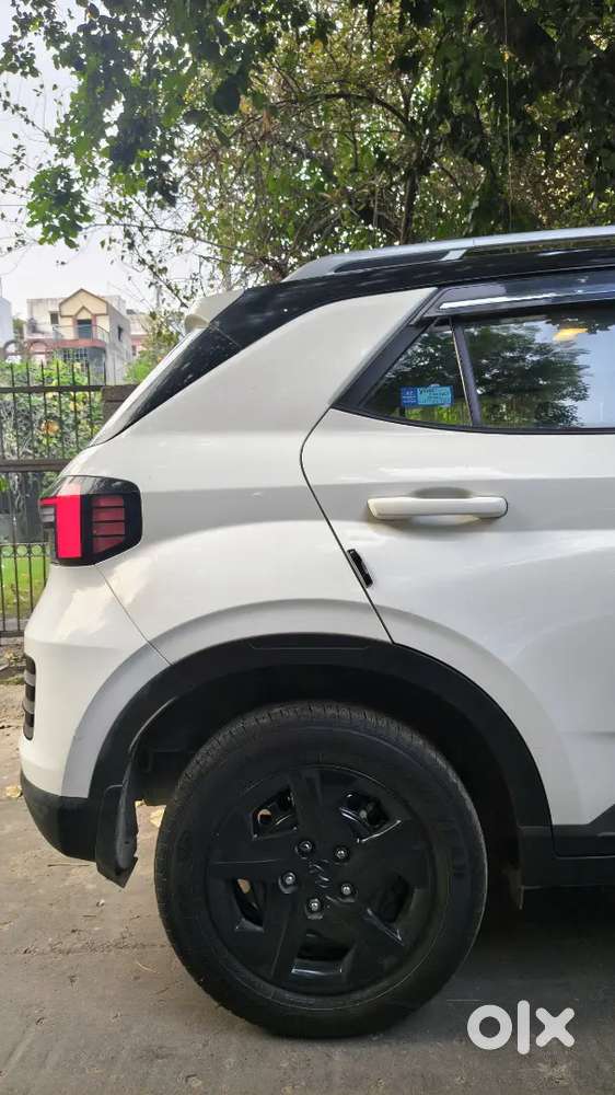 Hyundai Venue Sx 1.2 Petrol | Dec 2022 Model | Low Driven | 1st Owner