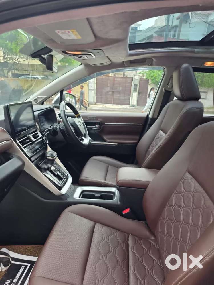 Toyota Innova Hycross 2.0 Zx Hybrid 7 Str, 2024, Petrol