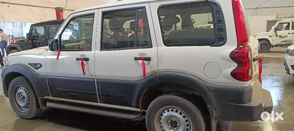 Scorpio Classic 9 Seater