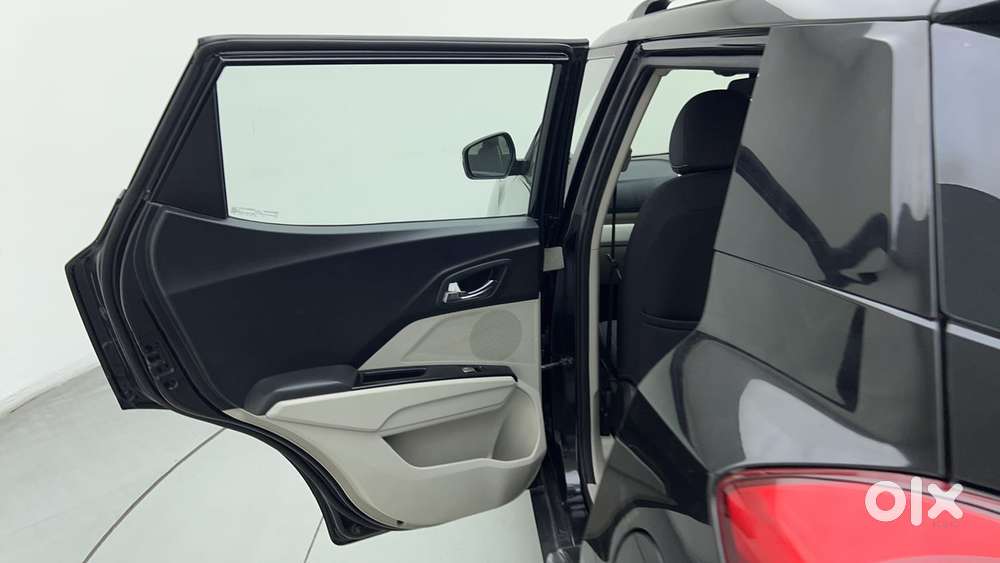 Mahindra Xuv300 W8 Amt Optional Diesel, 2022, Petrol