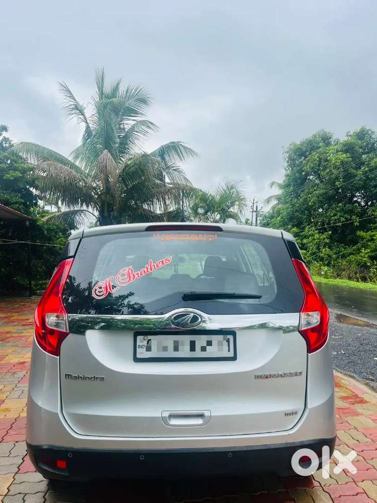 Mahindra Marazzo M6 2018