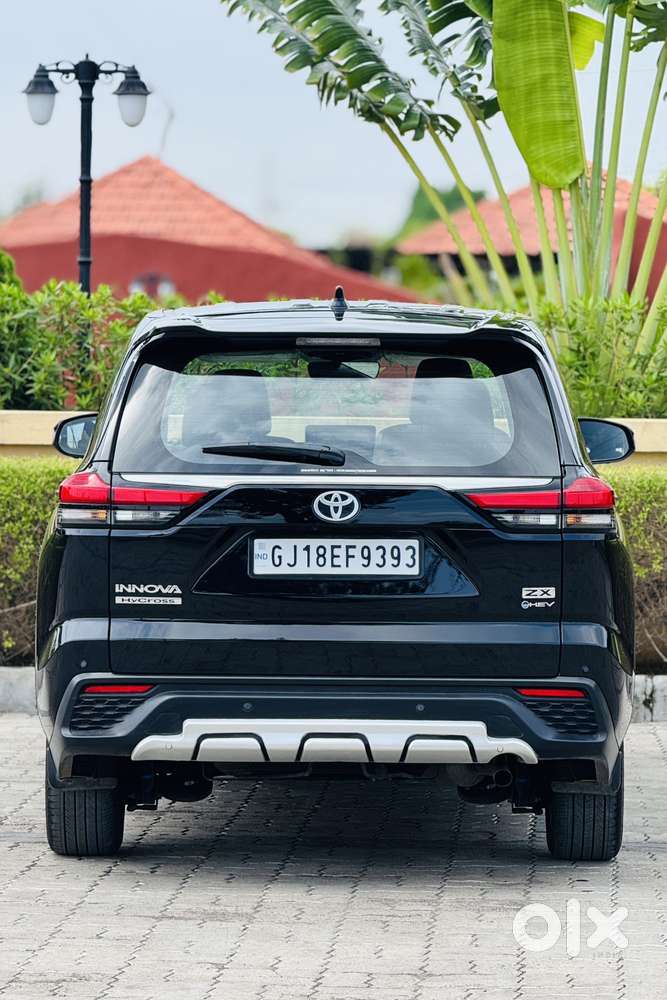 Toyota Innova Hycross 2.0 Zx Hybrid 7 Str, 2025, Petrol