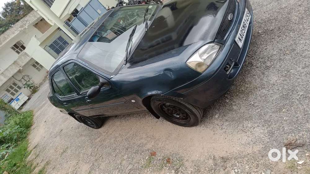 Ford Ikon 2004
