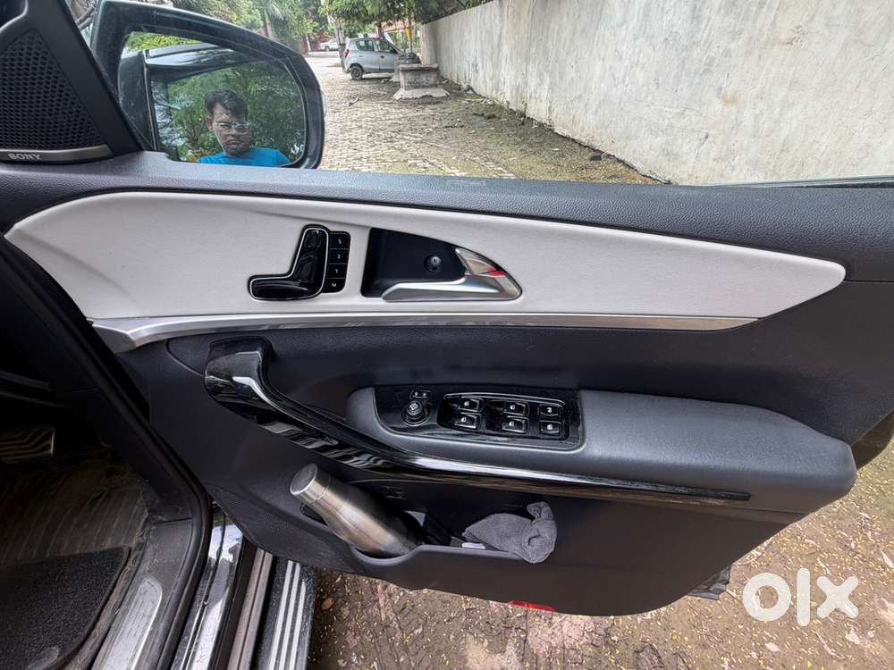 Mahindra Xuv700 Diesel 2024 Ax7l Awd Top Model