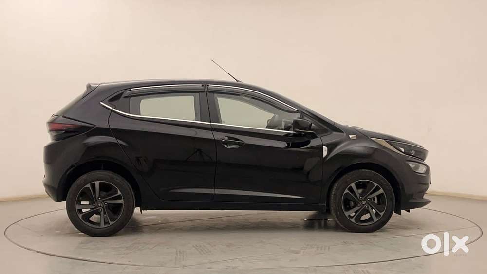 Tata Altroz 1.2 Xza Plus Dark Edition Dct, 2023, Petrol