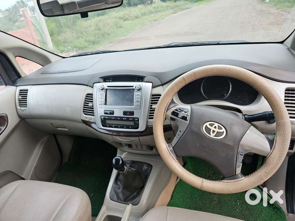 Toyota Innova 2.5 Vx 8 Str Bs-iii, 2013, Diesel