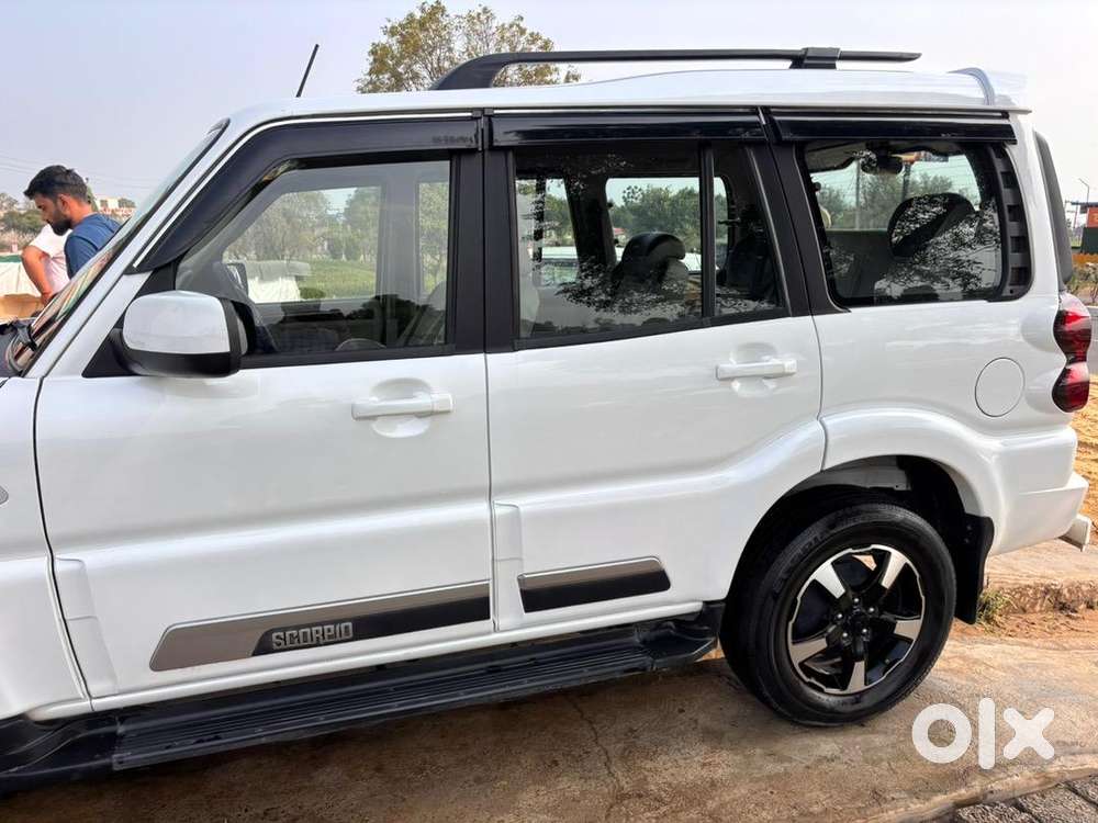 Mahindra Scorpio Classic S11